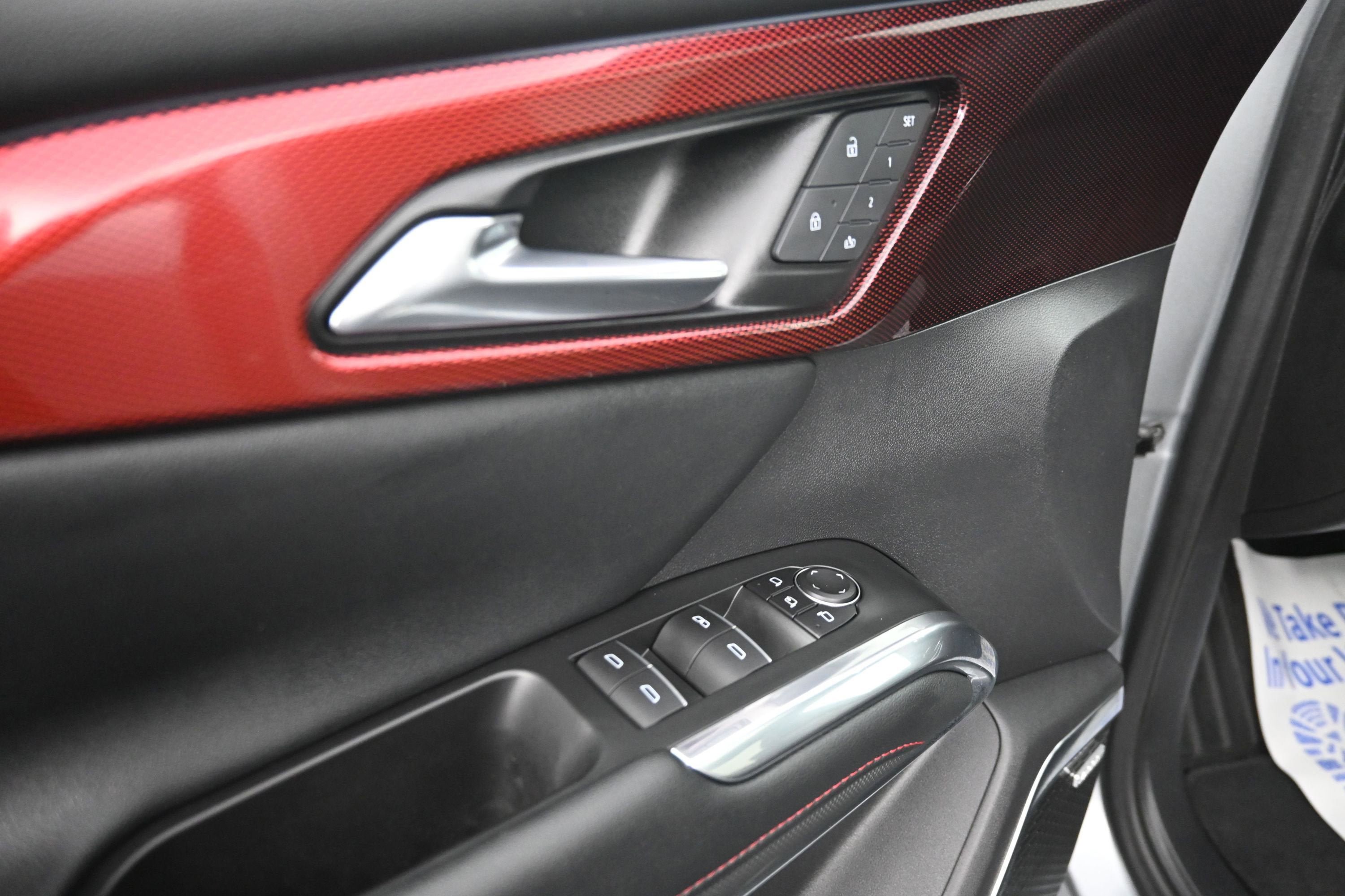 Used 2024 Chevrolet Traverse RS FWD image 23