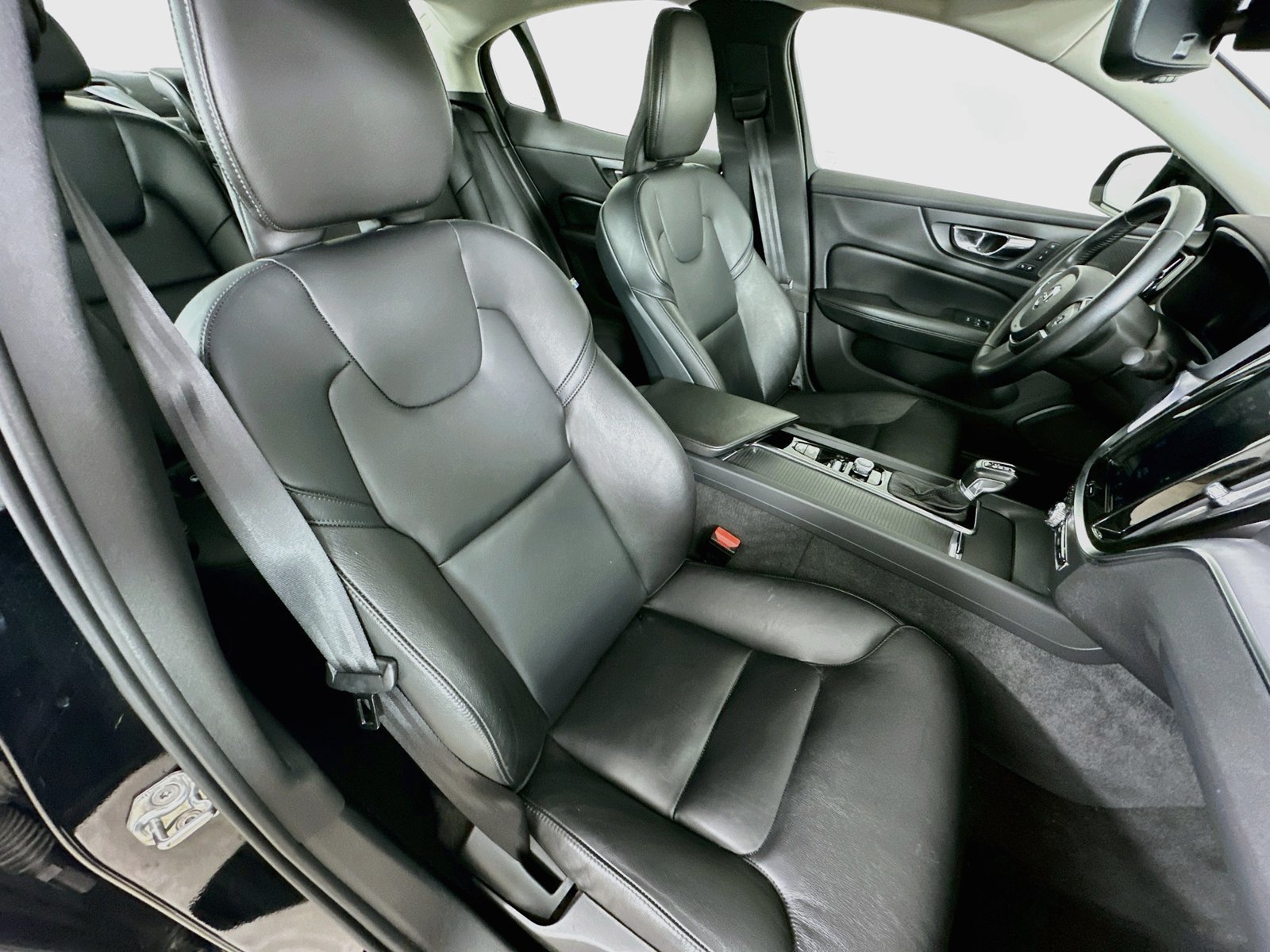 Used 2019 Volvo S60 T6 Momentum w/ Multimedia Package AWD/4WD image 43