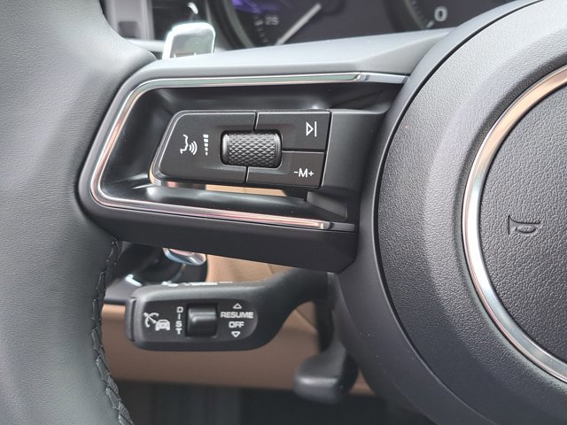 Used 2026 Porsche Macan AWD/4WD image 30