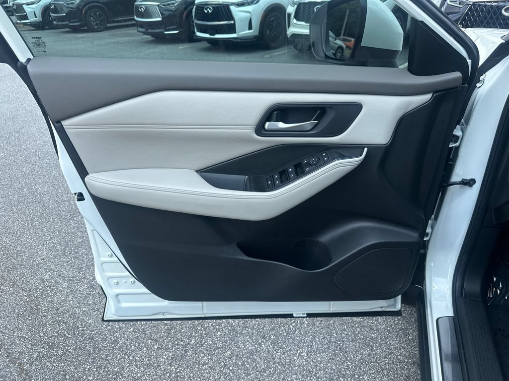 Used 2023 Nissan Rogue SV w/ SV Premium B Package FWD image 10