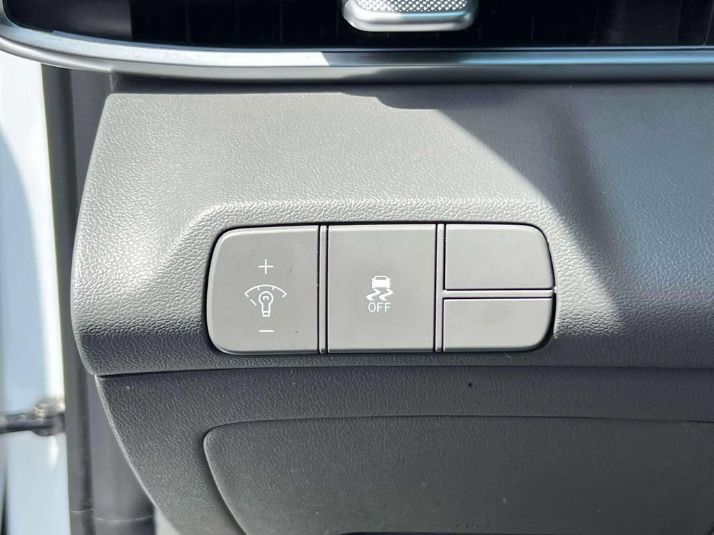 Certified 2025 Hyundai Elantra SEL FWD image 19