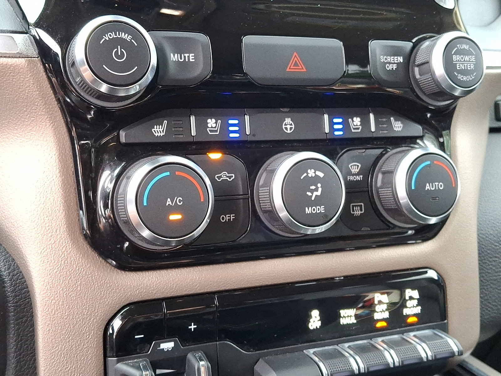 Used 2019 RAM 2500 Laramie AWD/4WD image 18