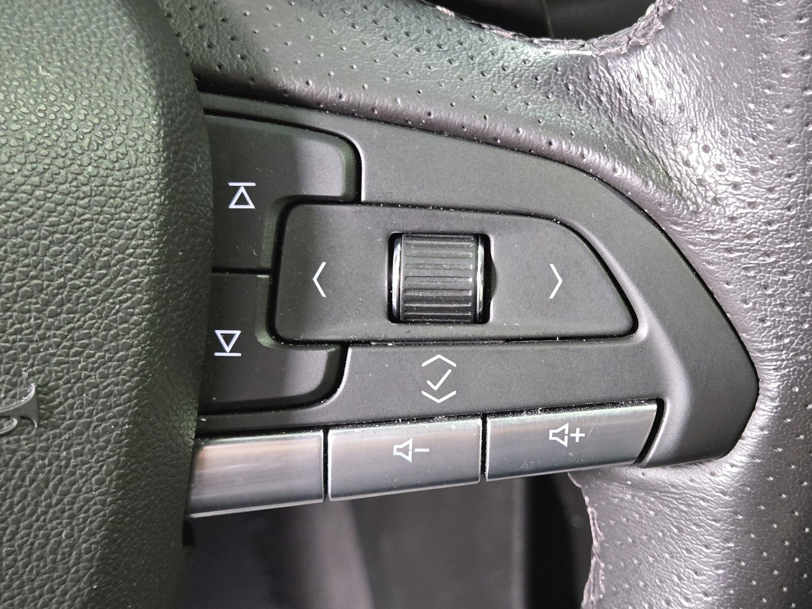 Used 2023 Cadillac XT4 Sport image 27