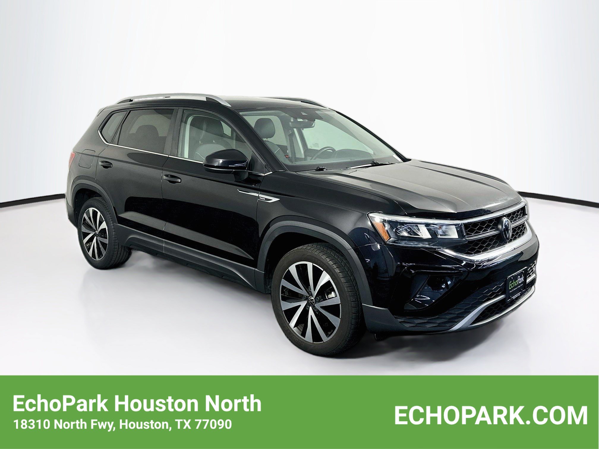 Used 2023 Volkswagen Taos SE FWD image 1