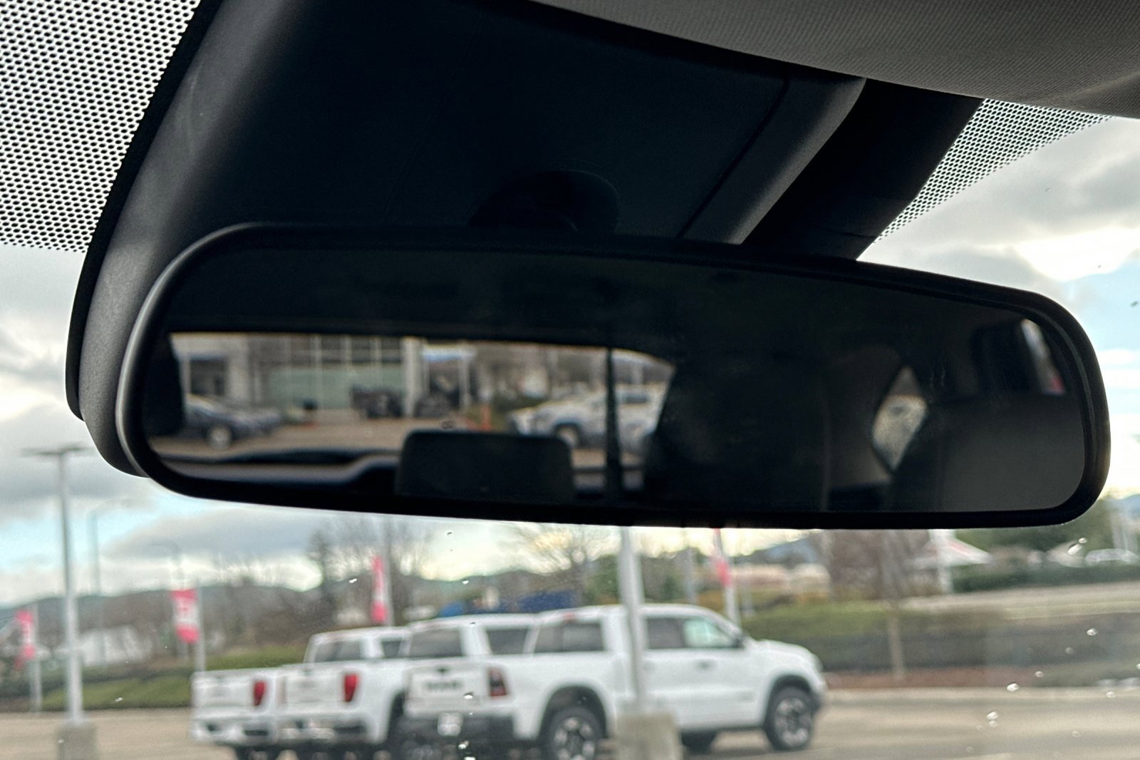 Used 2021 Toyota Highlander LE image 25