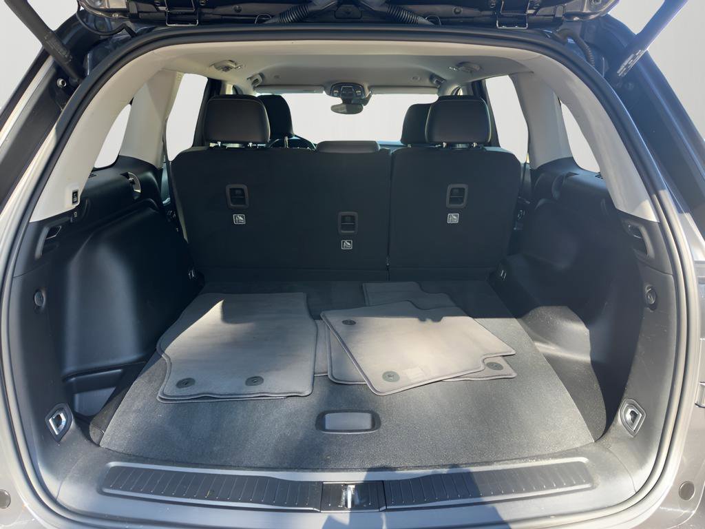 Used 2023 Jeep Grand Cherokee Limited w/ Black Appearance Package image 53