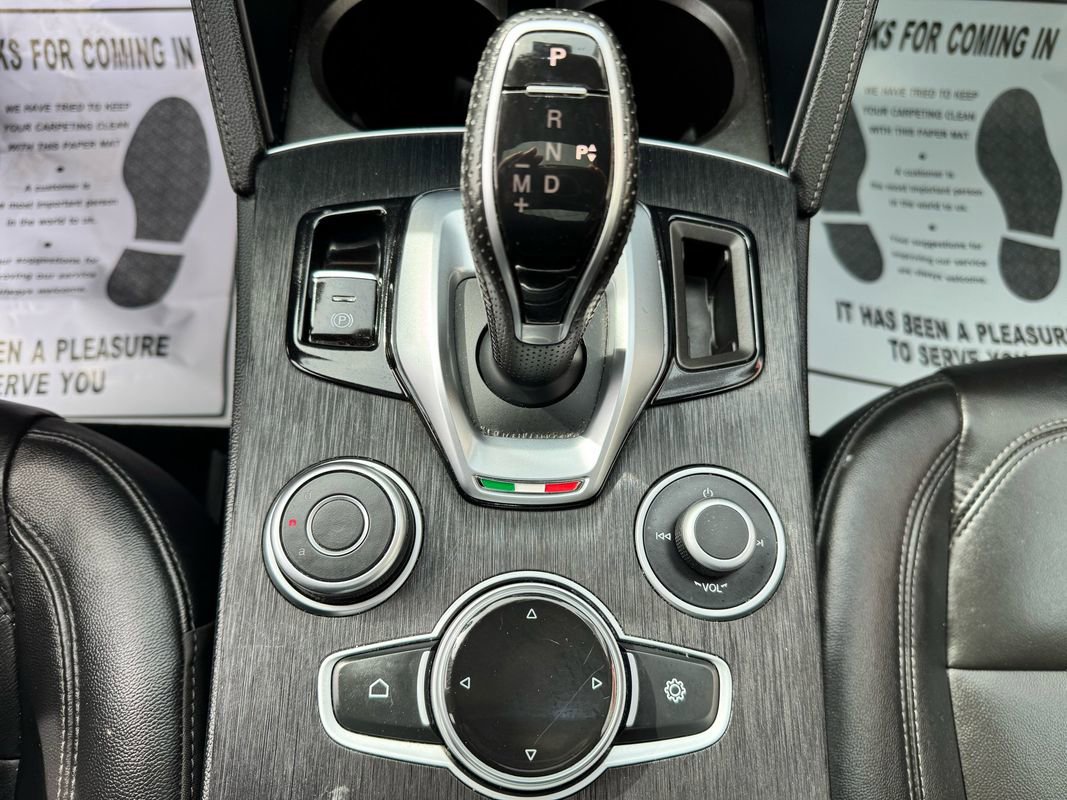 Used 2021 Alfa Romeo Stelvio Sprint w/ Sun & Sound Package AWD/4WD image 28
