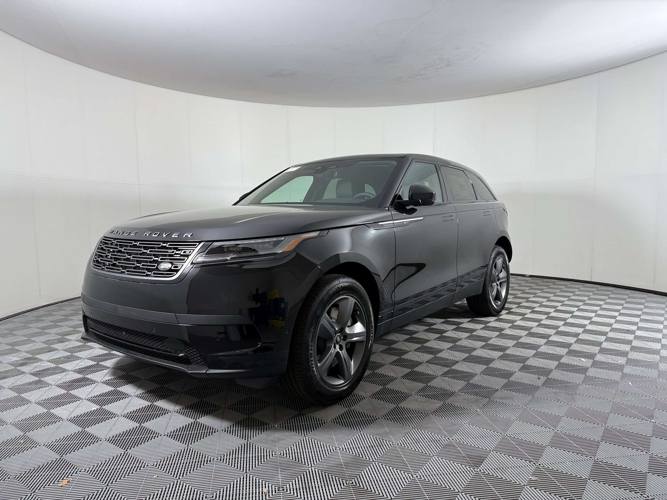 New 2026 Land Rover Range Rover Velar S AWD/4WD image 1