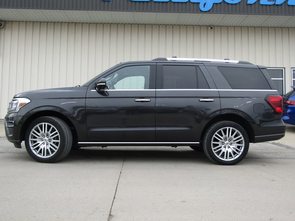Used 2024 Ford Expedition Limited image 11