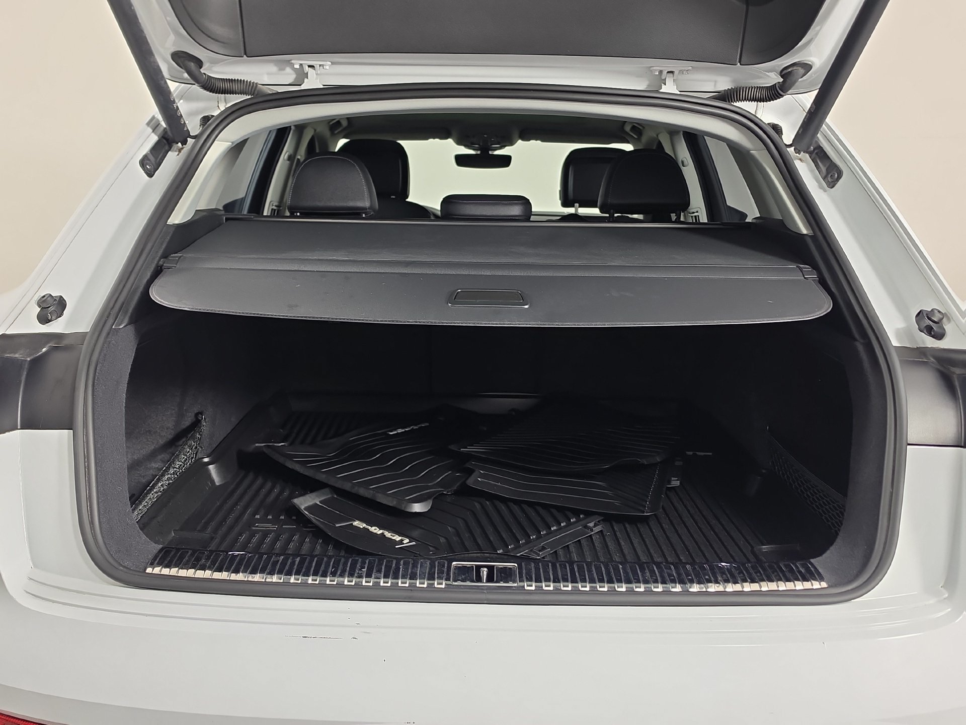Used 2024 Audi Q8 e-tron Premium Plus AWD/4WD image 10