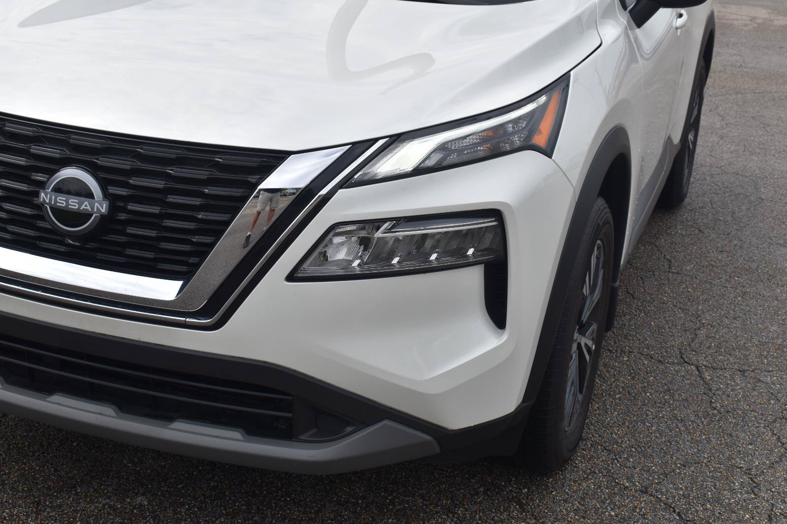 Used 2023 Nissan Rogue SV FWD image 18