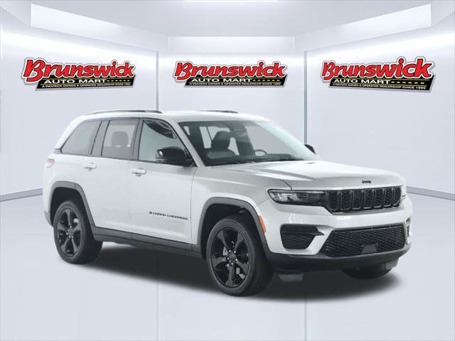Certified 2024 Jeep Grand Cherokee Altitude AWD/4WD image 9