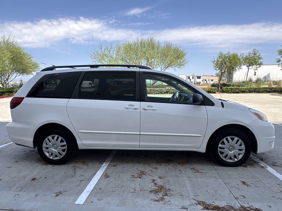 Used 2005 Toyota Sienna LE FWD image 2