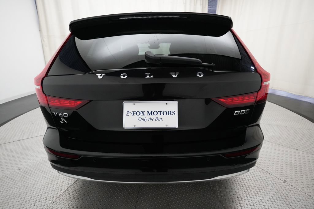 Used 2025 Volvo V60 B5 Cross Country Plus image 26