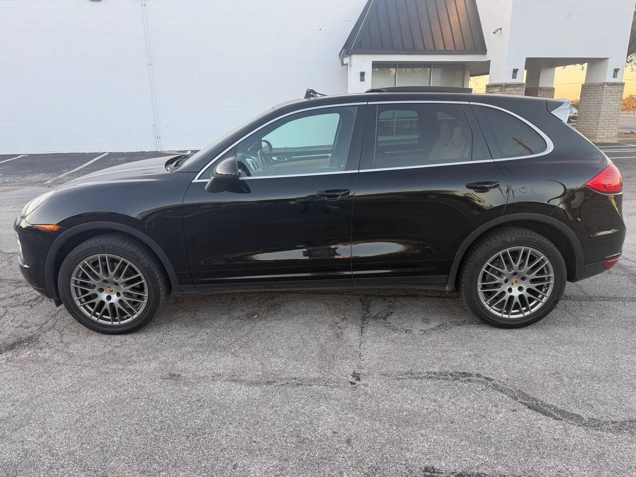 Used 2014 Porsche Cayenne Platinum Edition AWD/4WD image 4
