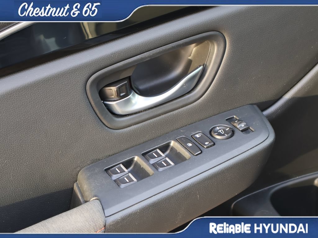Used 2025 Honda Pilot Sport image 22