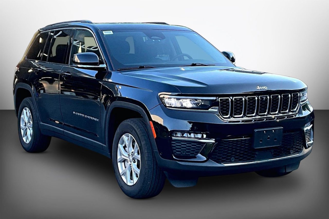 Used 2023 Jeep Grand Cherokee Limited w/ Luxury Tech Group II AWD/4WD image 2