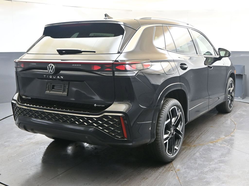 New 2026 Volkswagen Tiguan SEL R-Line image 5