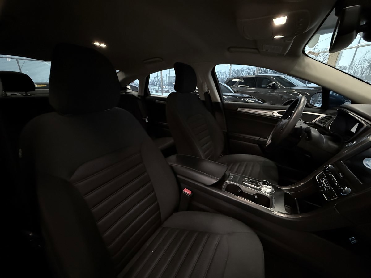 Used 2019 Ford Fusion SE image 27