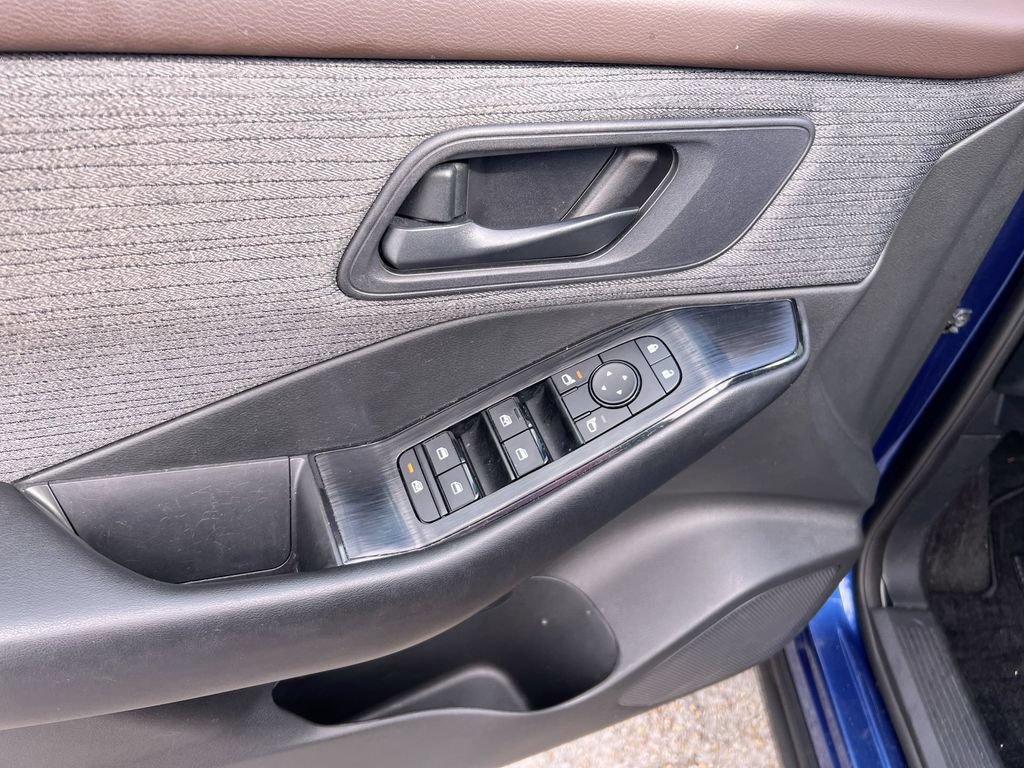 Used 2023 Nissan Rogue S FWD image 14
