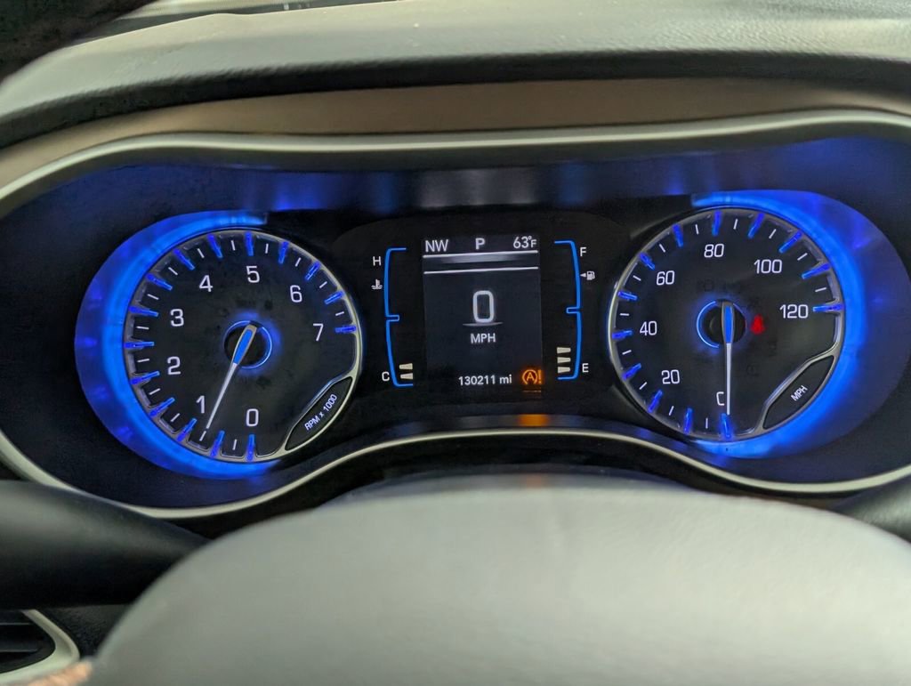 Used 2017 Chrysler Pacifica Touring-L image 17