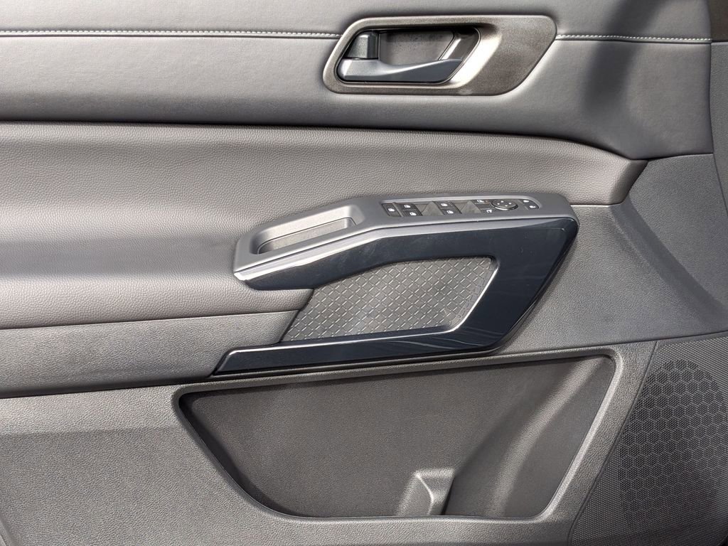 New 2025 Nissan Pathfinder SV image 11