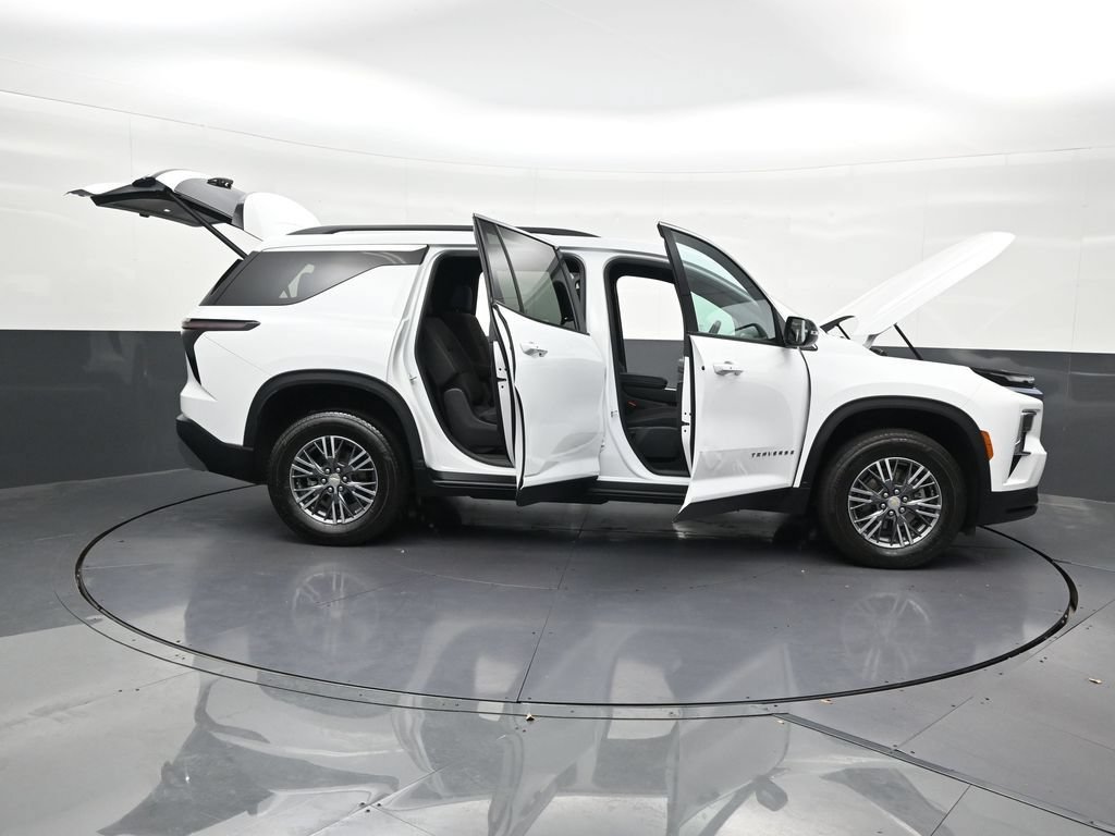 Used 2025 Chevrolet Traverse LT FWD image 34