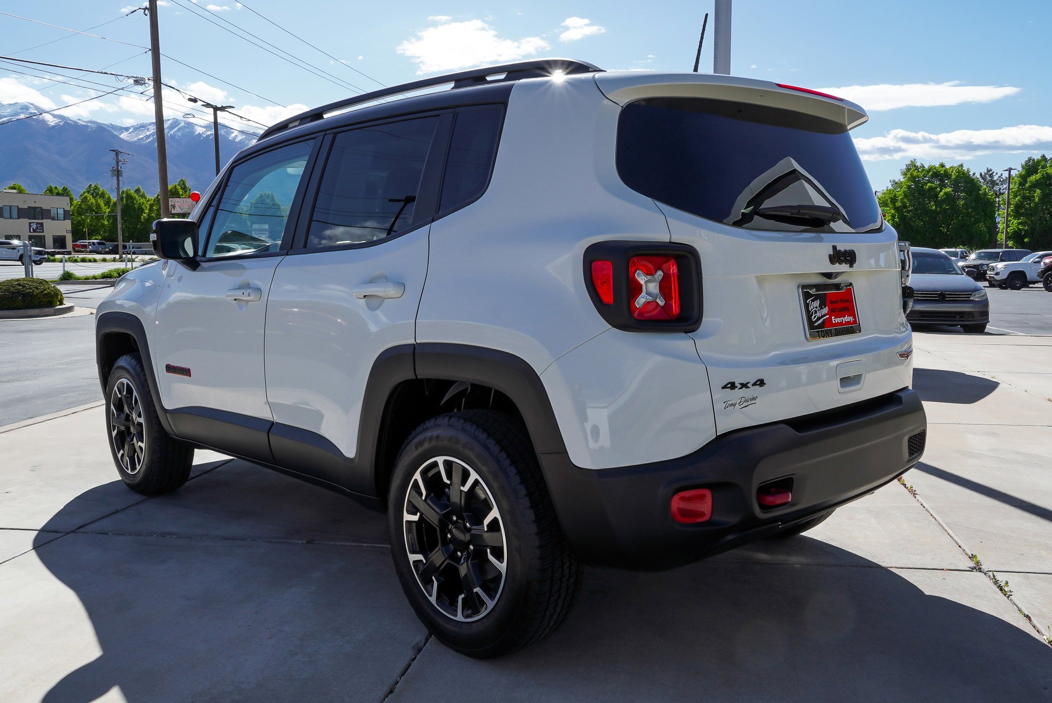 Used 2023 Jeep Renegade Trailhawk w/ Trailhawk Elite Group AWD/4WD image 6