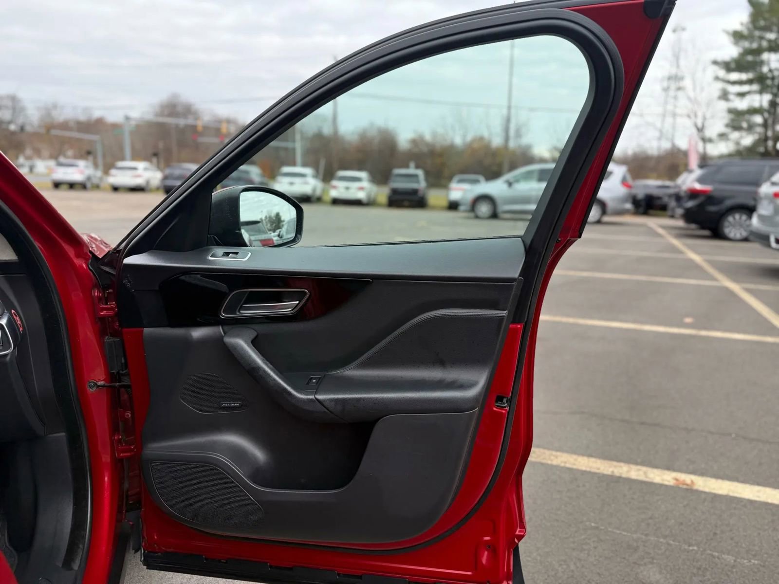 Used 2019 Jaguar F-PACE Premium image 22