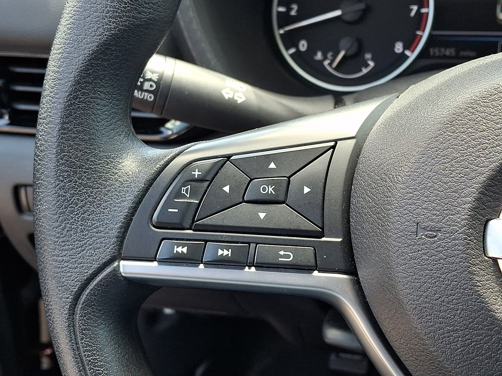 Used 2023 Nissan Sentra SV FWD image 22
