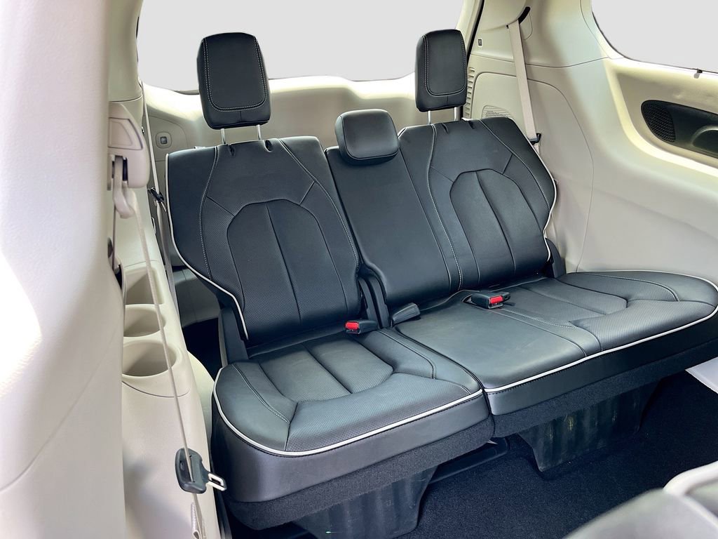 Used 2022 Chrysler Pacifica Limited FWD image 29