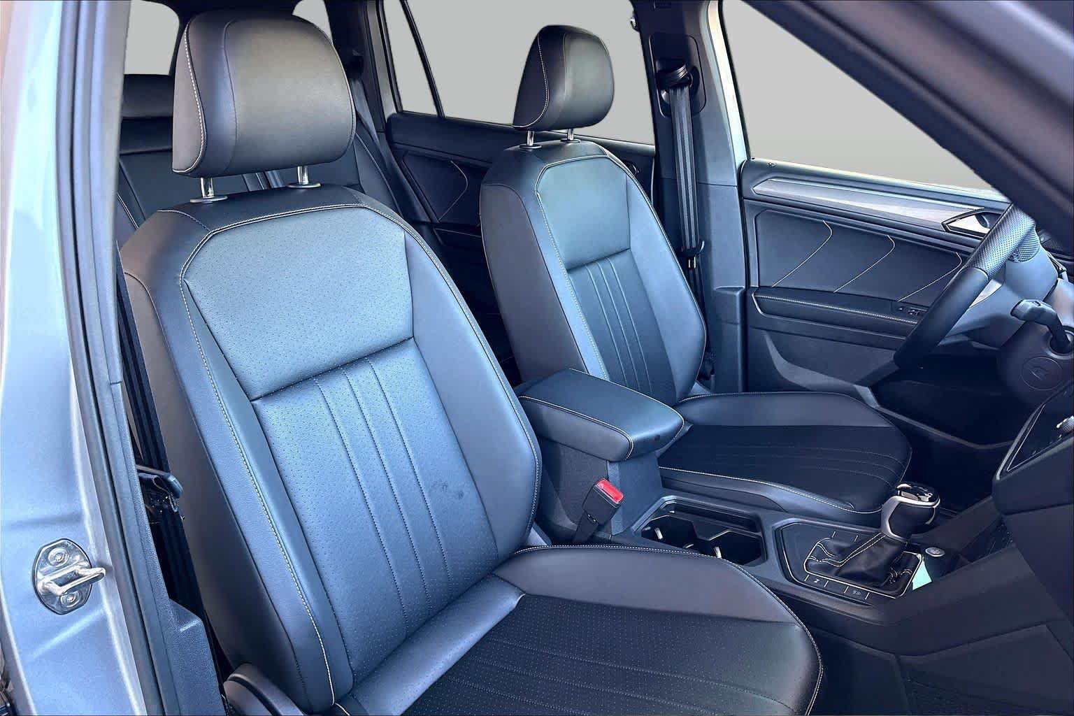 Used 2023 Volkswagen Tiguan SE R-Line FWD image 10