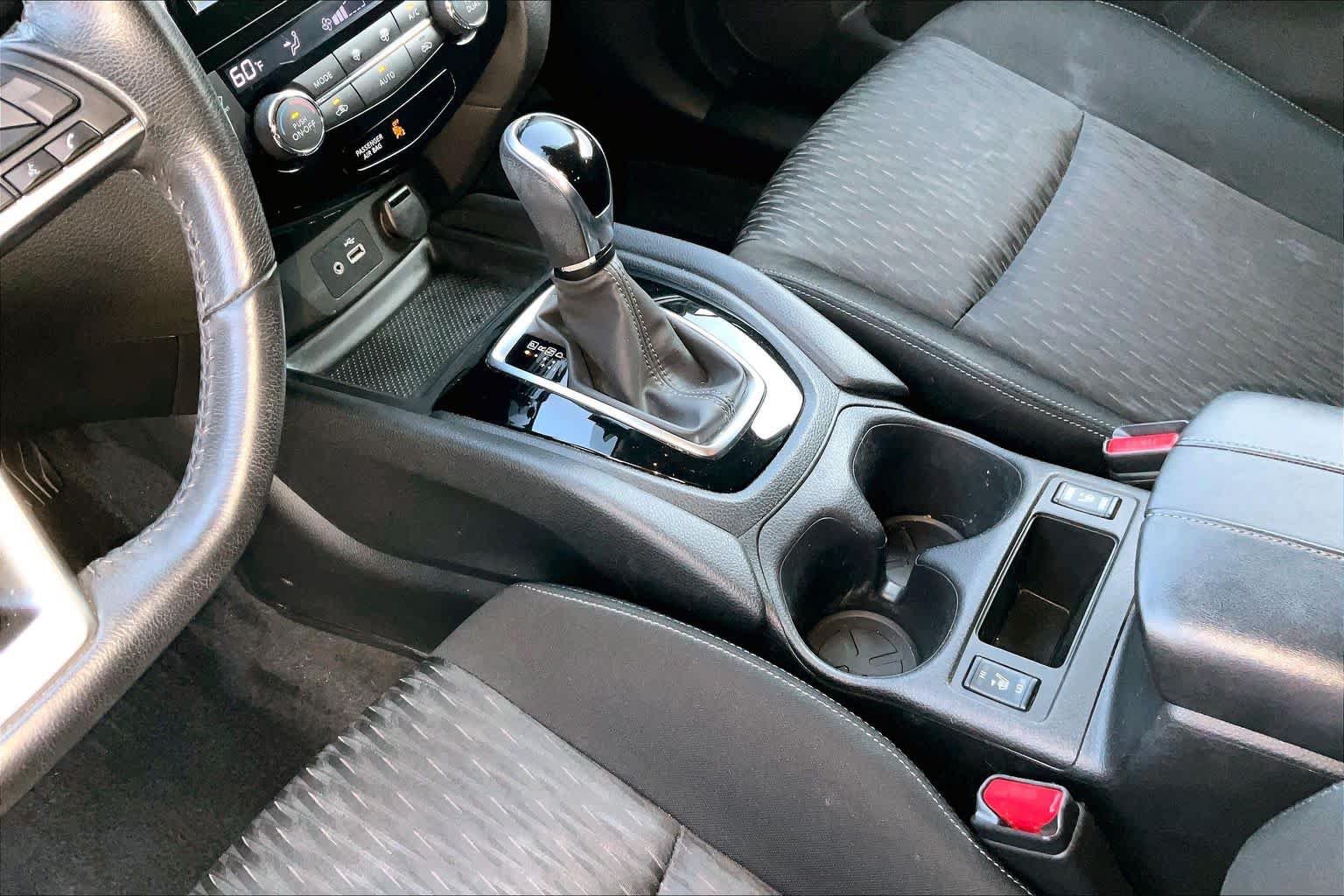 Used 2019 Nissan Rogue SV FWD image 14