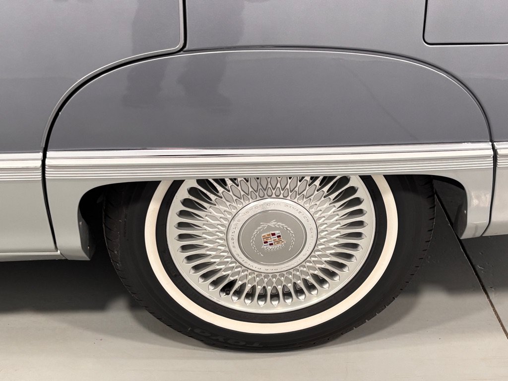 Used 1990 Cadillac Fleetwood Sedan FWD image 33