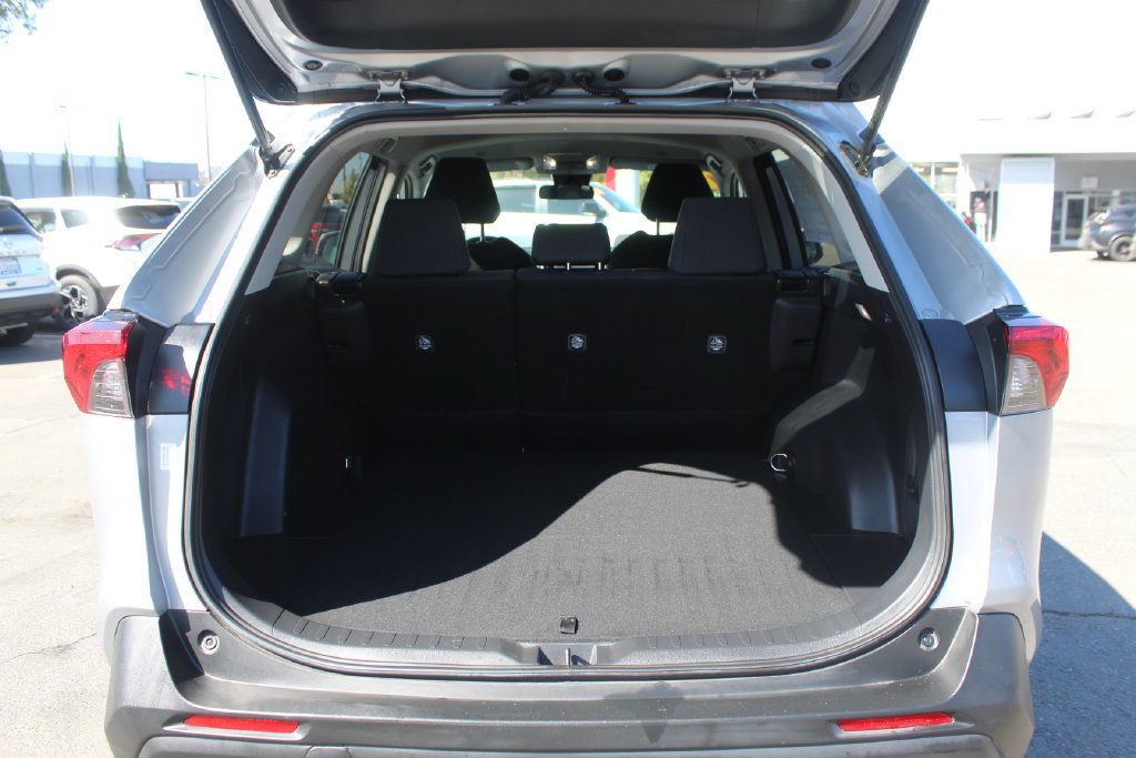 Used 2024 Toyota RAV4 LE AWD/4WD image 10