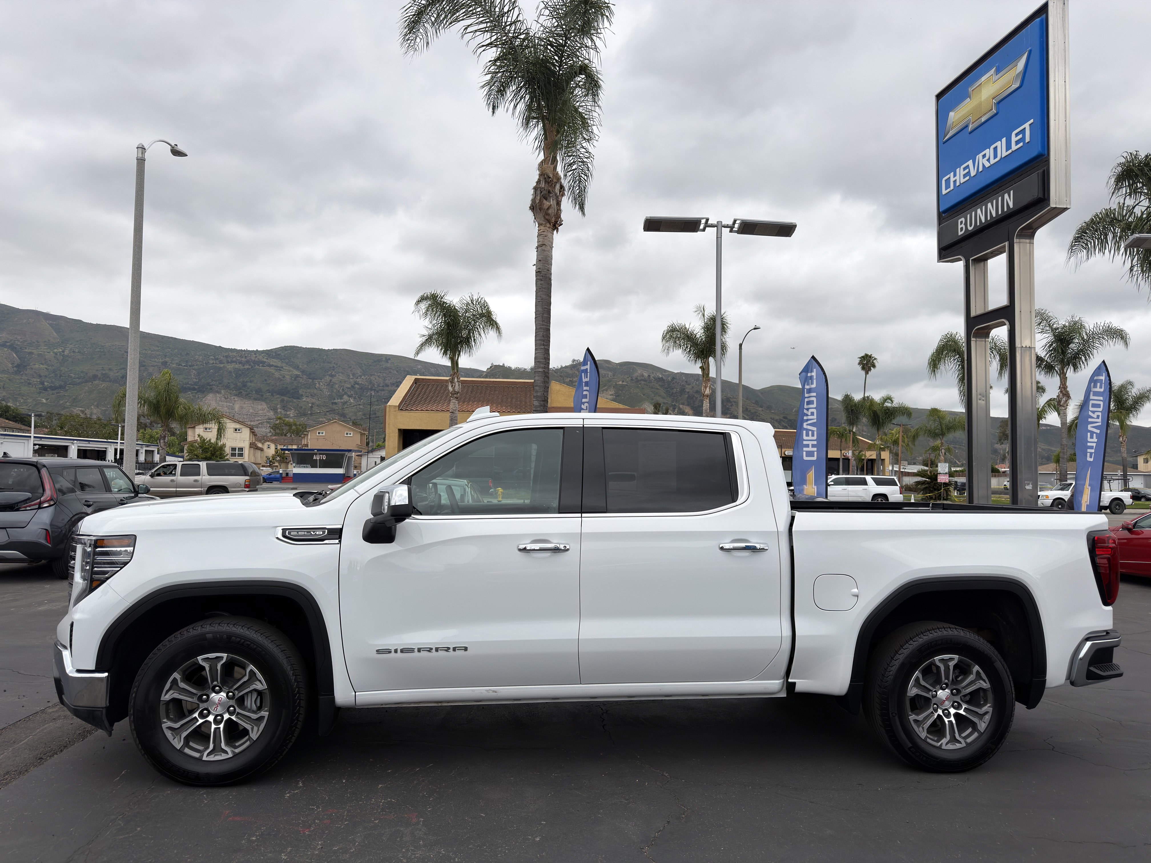 Used 2026 GMC Sierra 1500 SLT RWD image 5