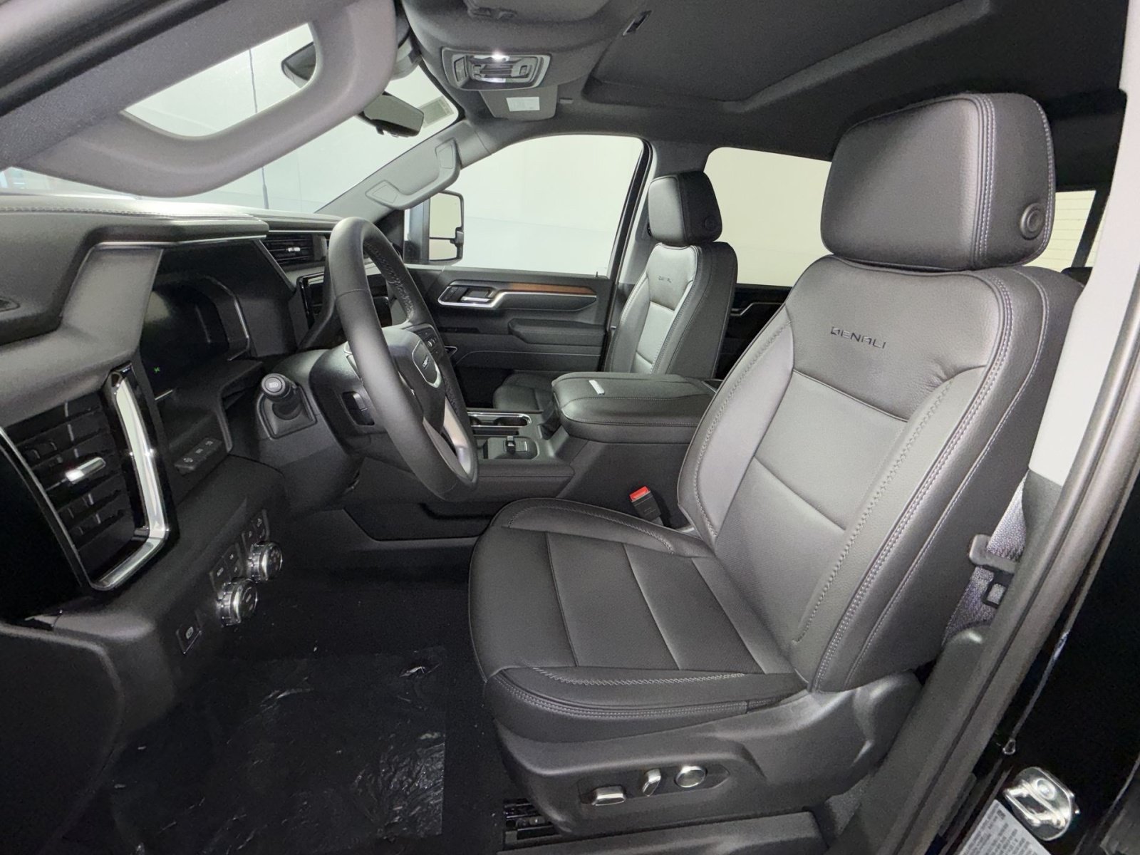 New 2026 GMC Sierra 2500 Denali w/ Denali Reserve Package AWD/4WD image 13