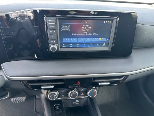 Used 2025 Nissan Kicks S FWD image 18