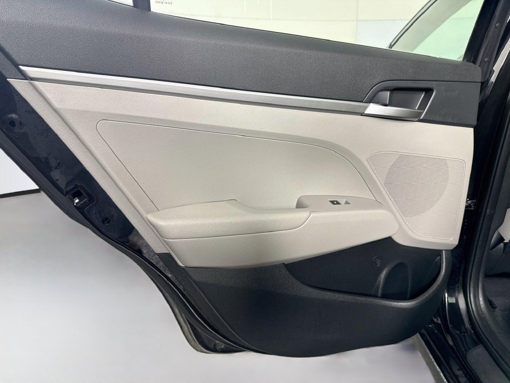 Used 2020 Hyundai Elantra SE FWD image 24