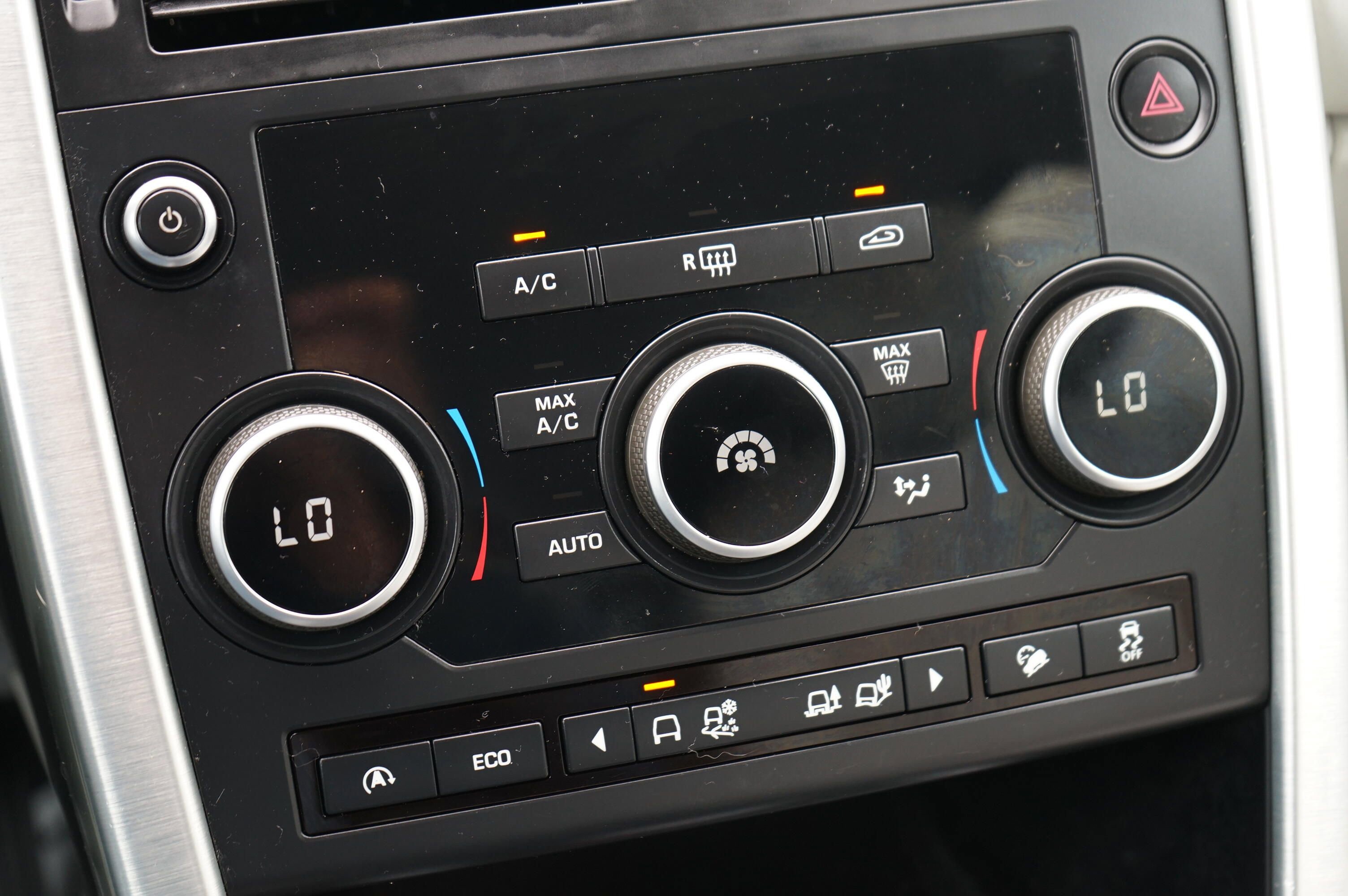 Used 2017 Land Rover Discovery Sport SE AWD/4WD image 17