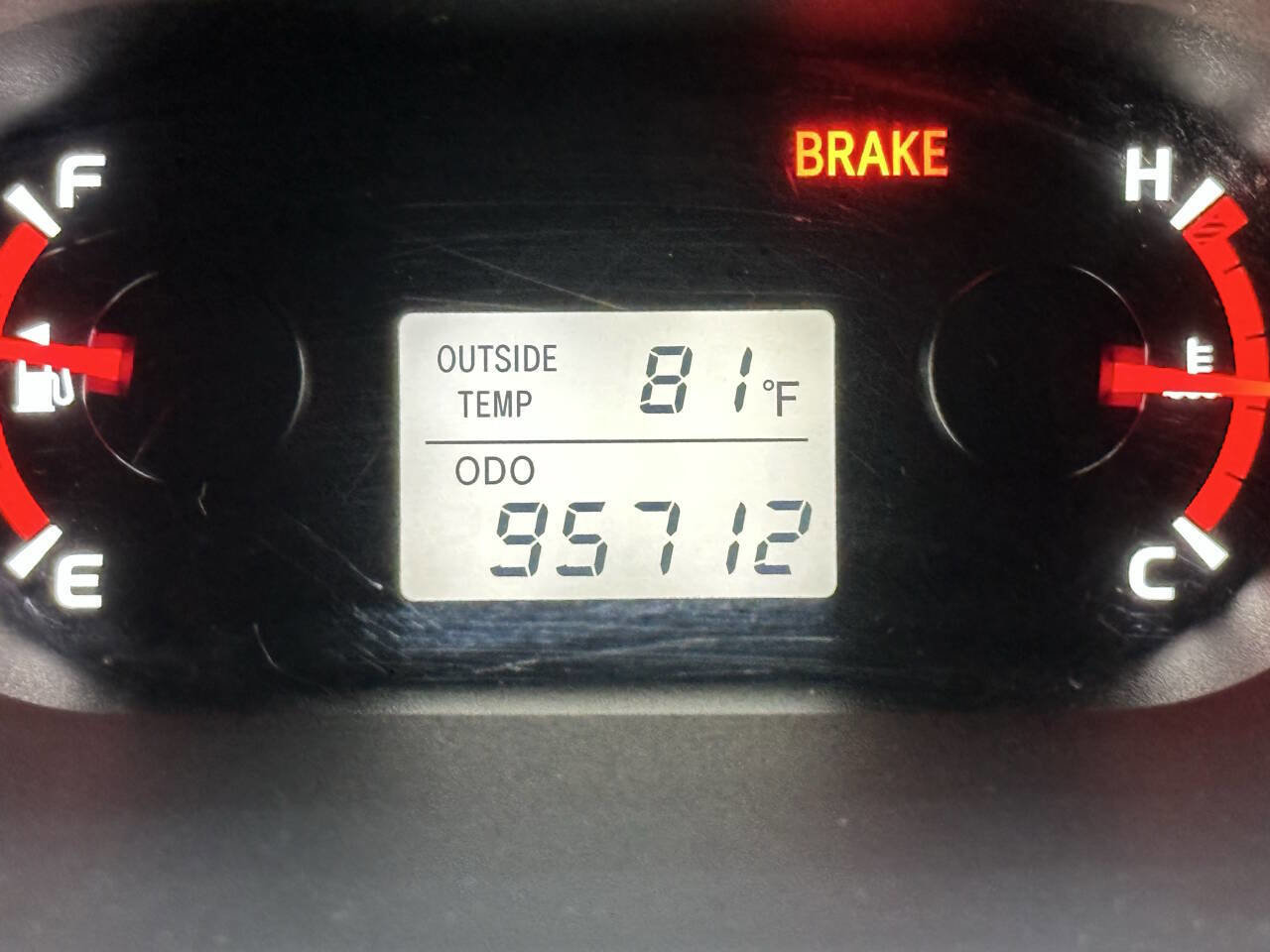 Used 2010 Pontiac Vibe w/ Sun and Wheels Package image 22