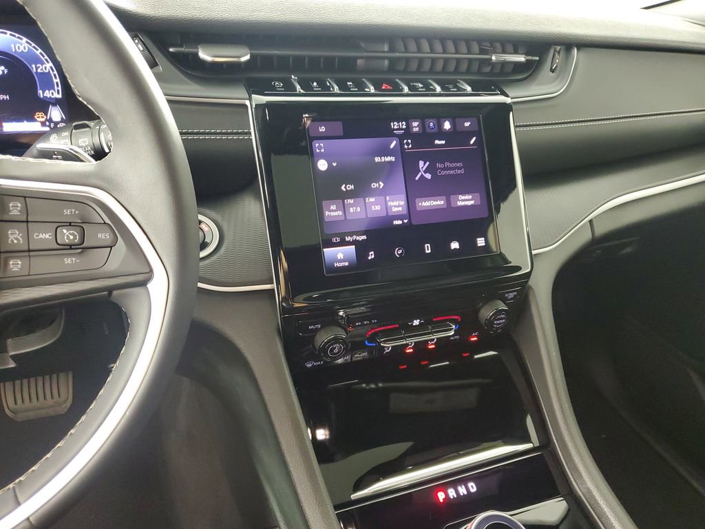 Used 2025 Jeep Grand Cherokee Laredo X image 17