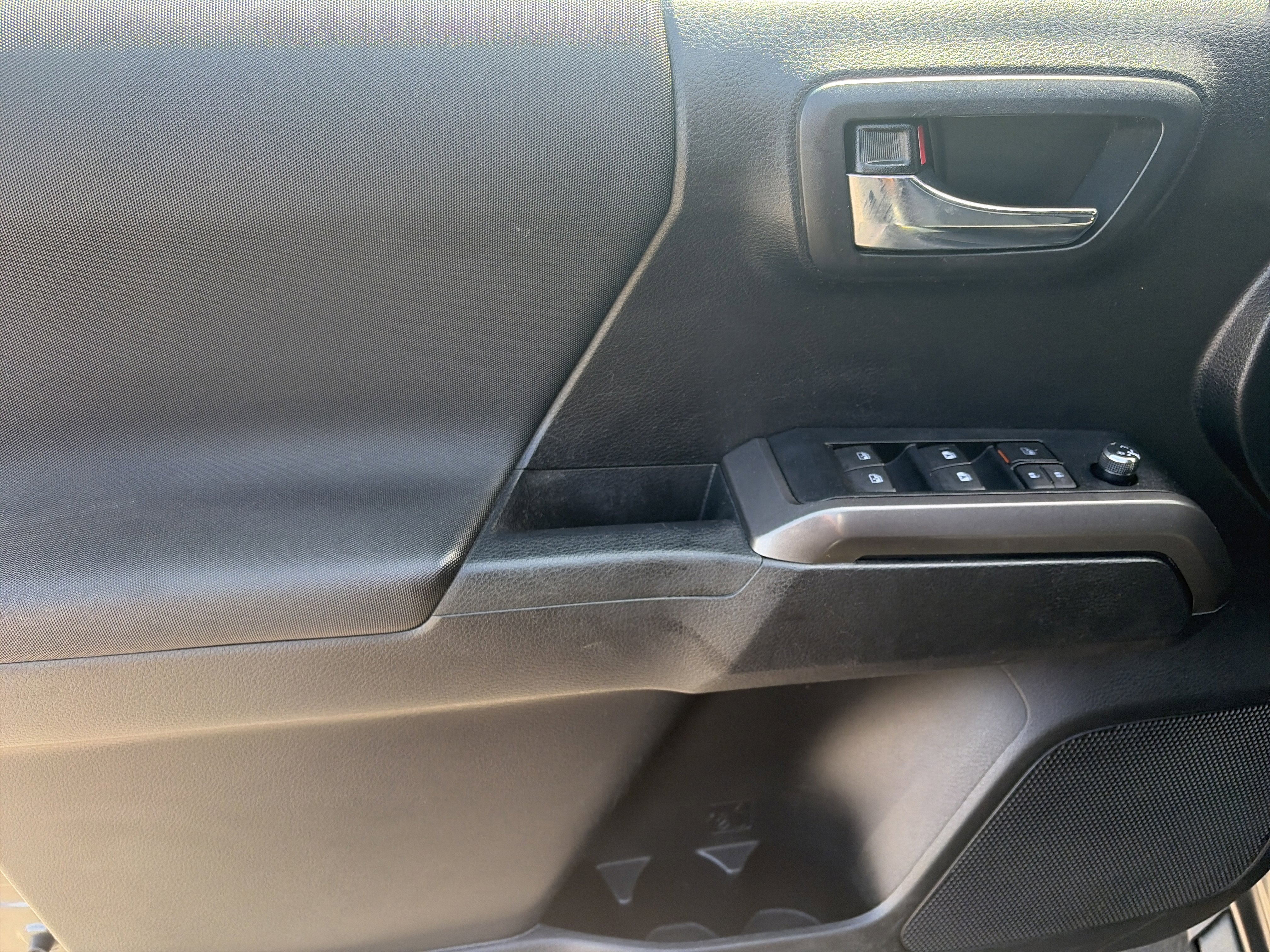 Used 2018 Toyota Tacoma TRD Sport w/ Technology Package AWD/4WD image 12