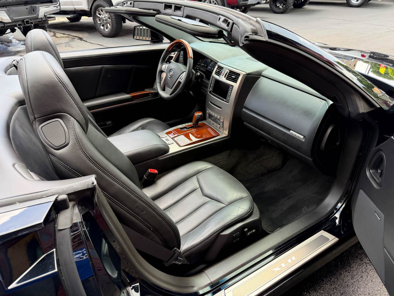 Used 2005 Cadillac XLR RWD image 30