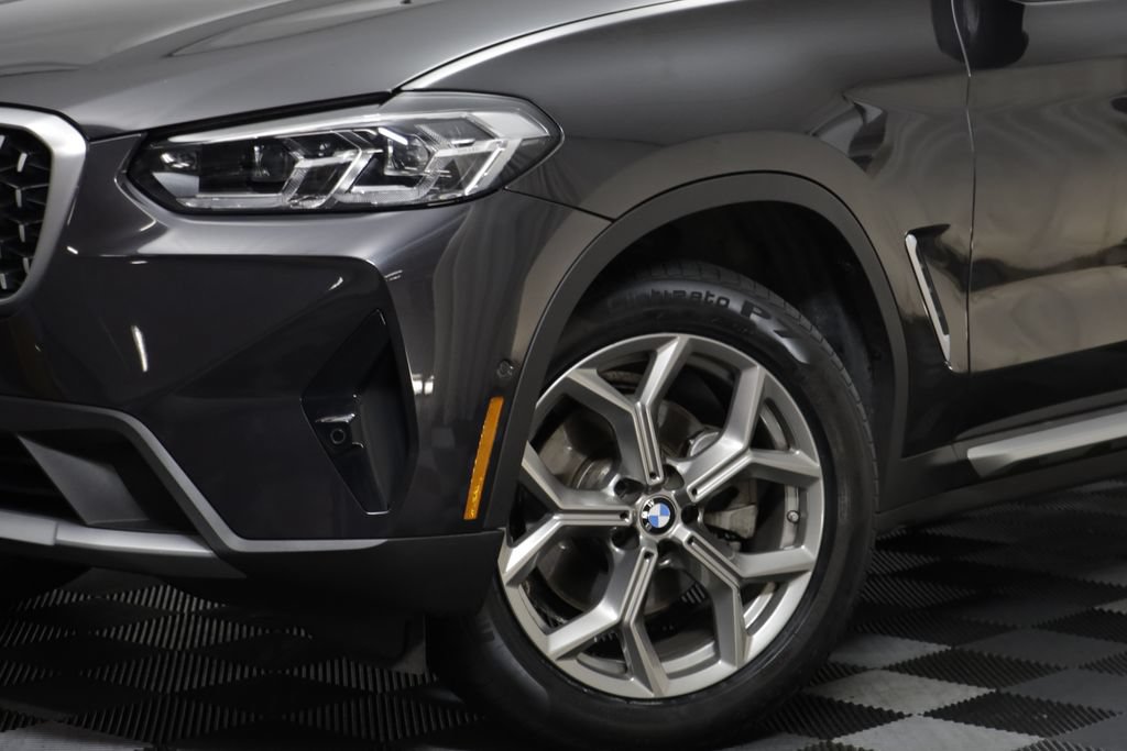 Certified 2025 BMW X4 xDrive30i AWD/4WD image 3