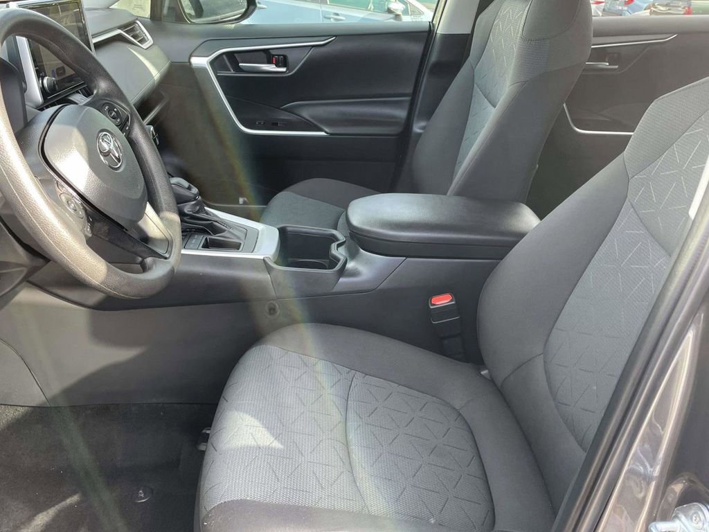 Used 2025 Toyota RAV4 XLE w/ Convenience Package FWD image 29