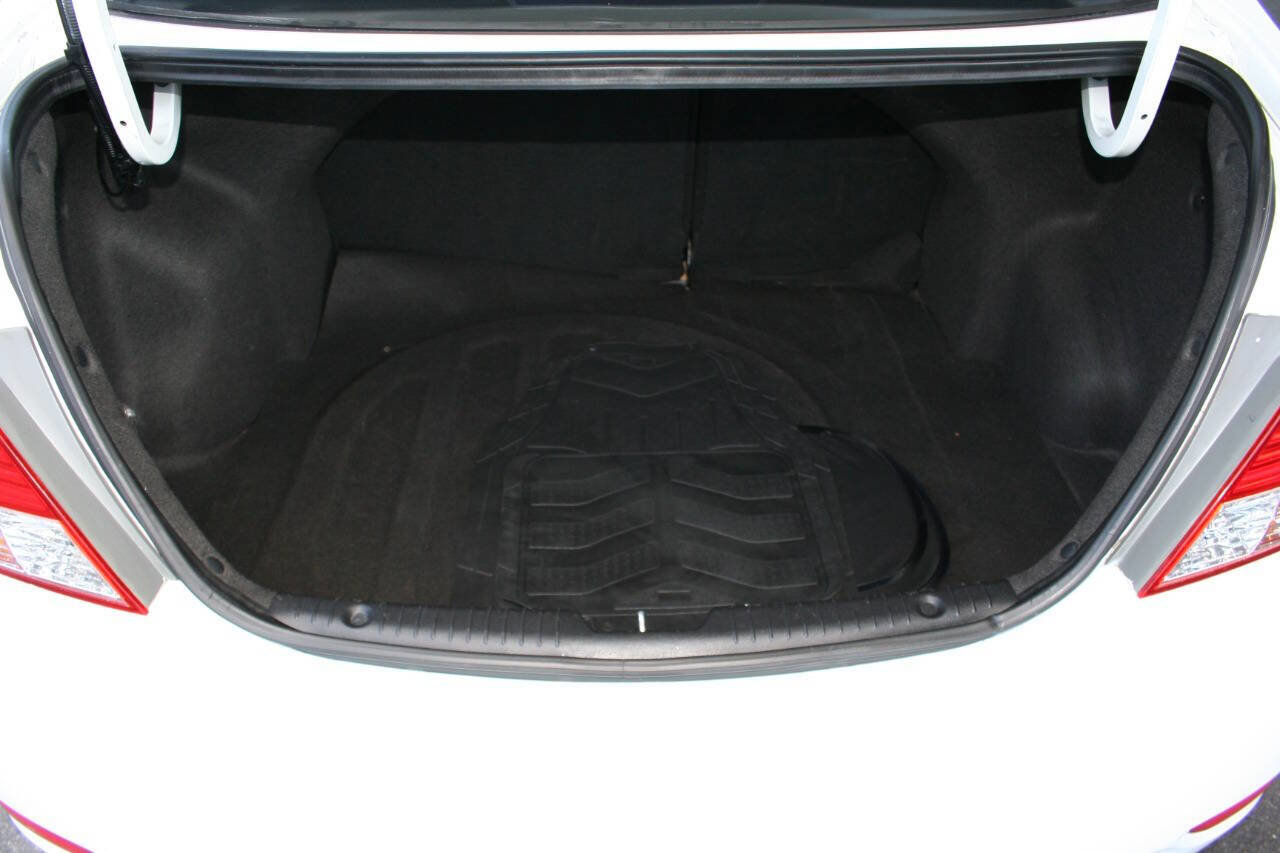 Used 2013 Hyundai Accent GLS FWD image 25