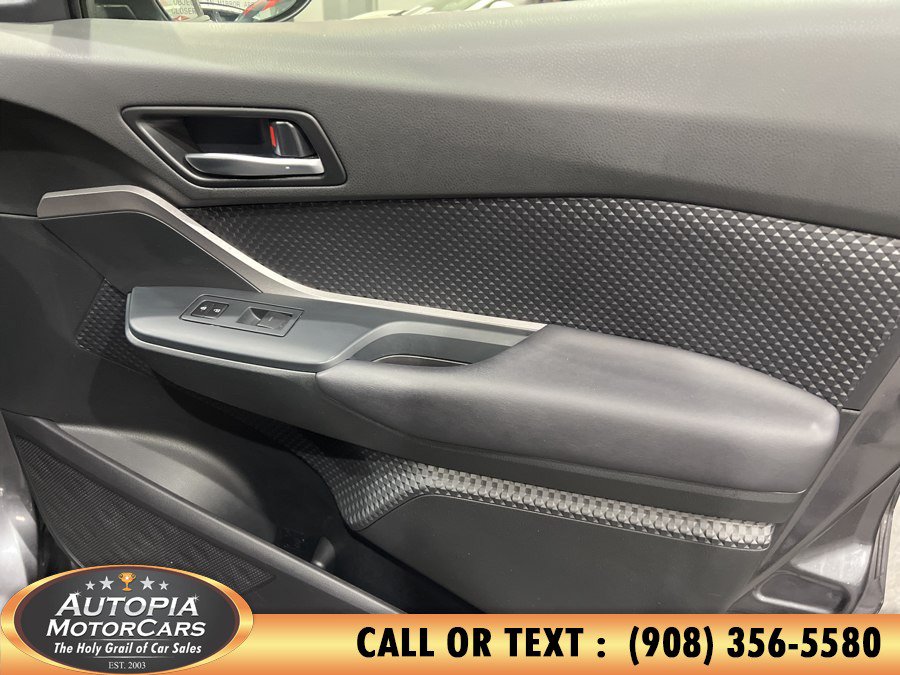 Used 2022 Toyota C-HR XLE FWD image 13