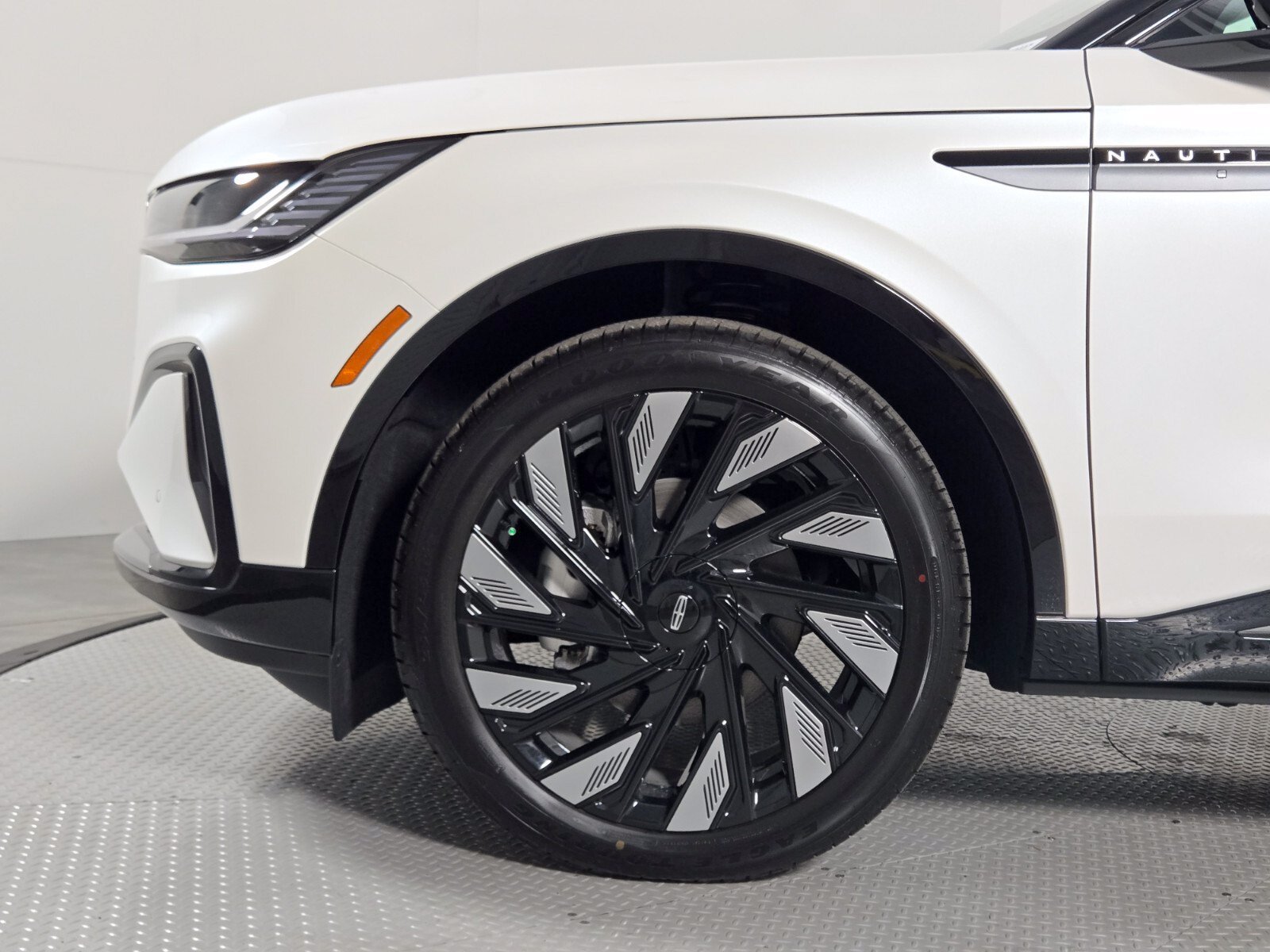 New 2026 Lincoln Nautilus Reserve w/ Jet Appearance Package AWD/4WD image 11