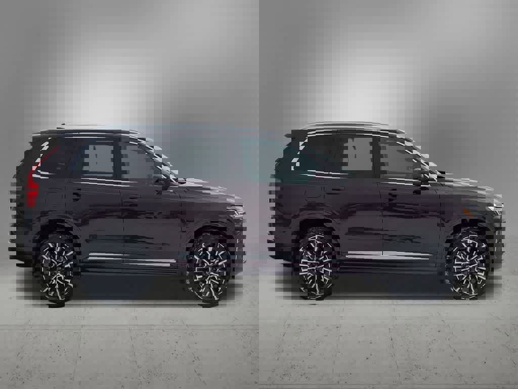 New 2026 Volvo XC90 B6 Plus w/ Protection Package Premier image 7